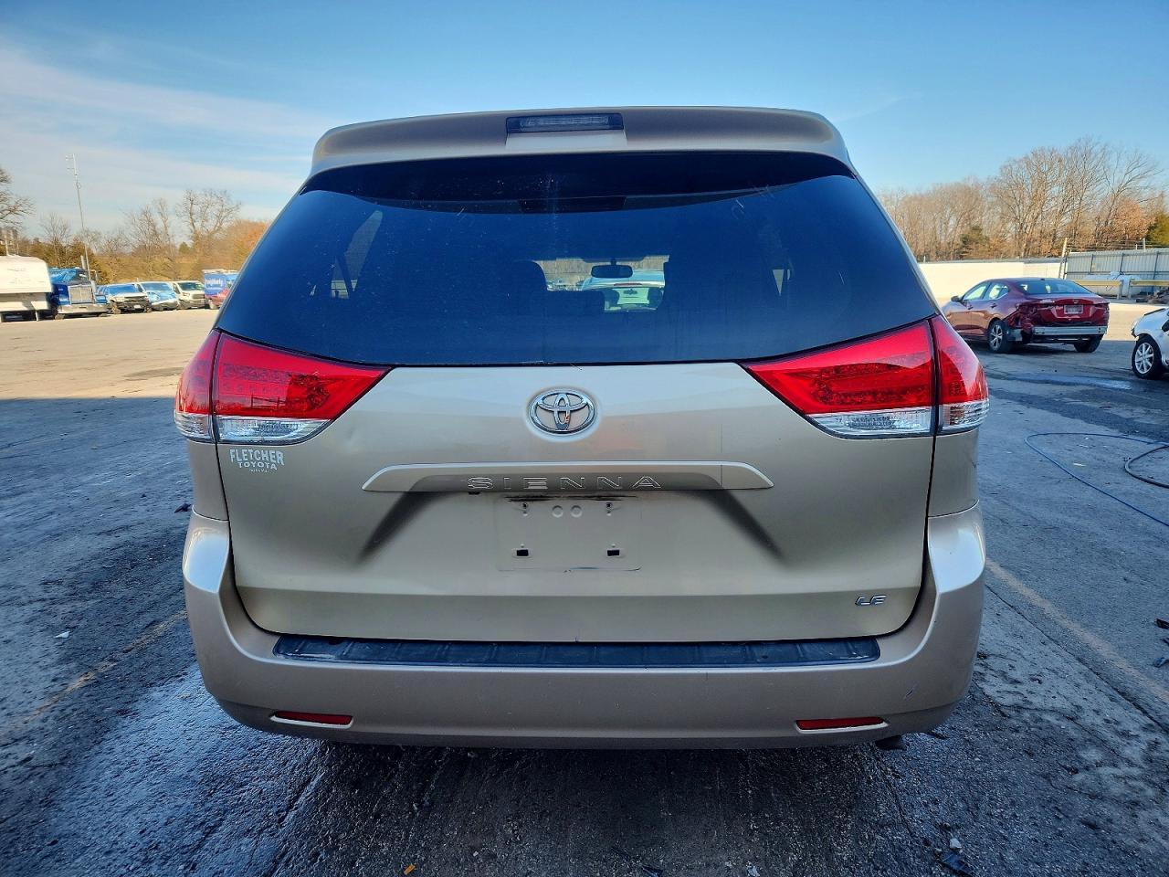 2011 TOYOTA SIENNA