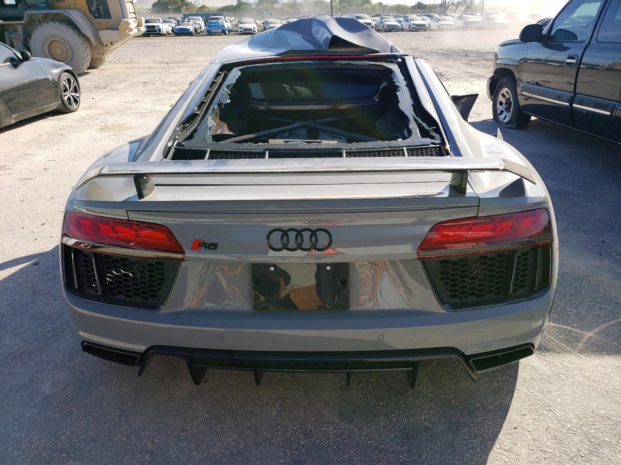 2018 AUDI R8
