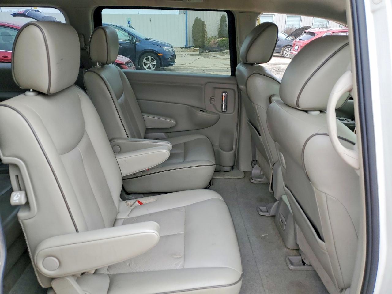 2015 NISSAN Quest