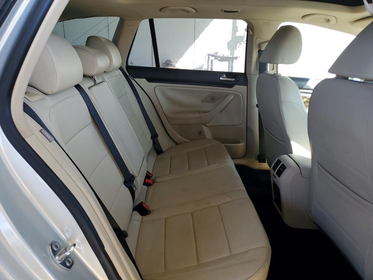 2011 VOLKSWAGEN JETTA