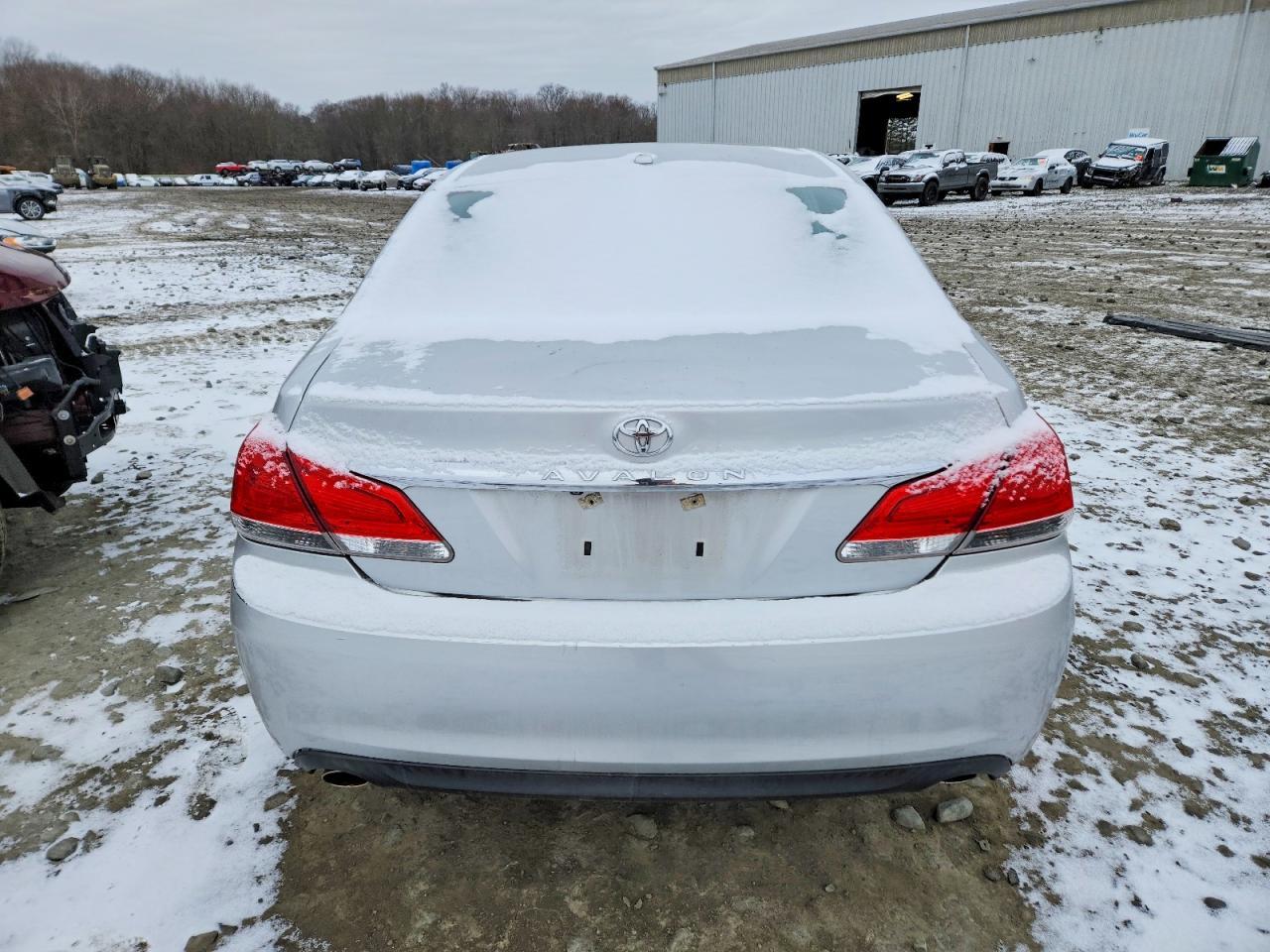 2011 TOYOTA Avalon