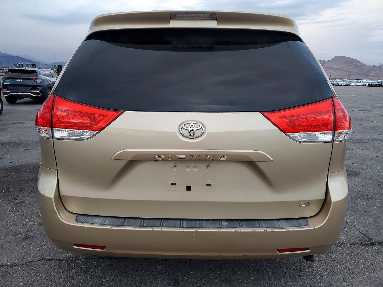 2012 TOYOTA SIENNA
