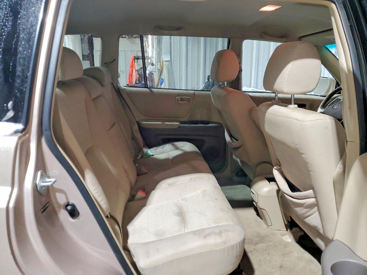 2004 TOYOTA HIGHLANDER