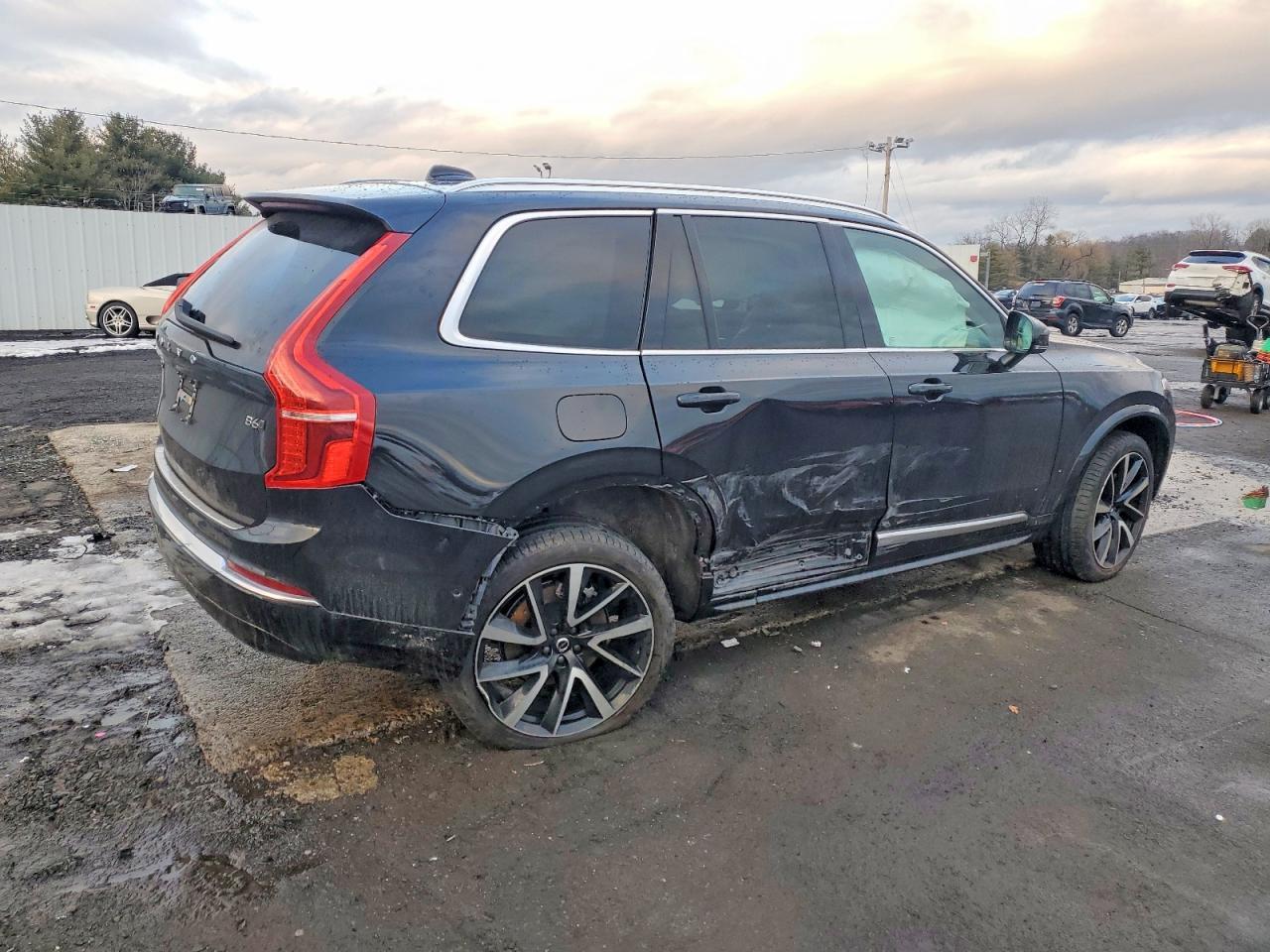 2023 VOLVO XC90