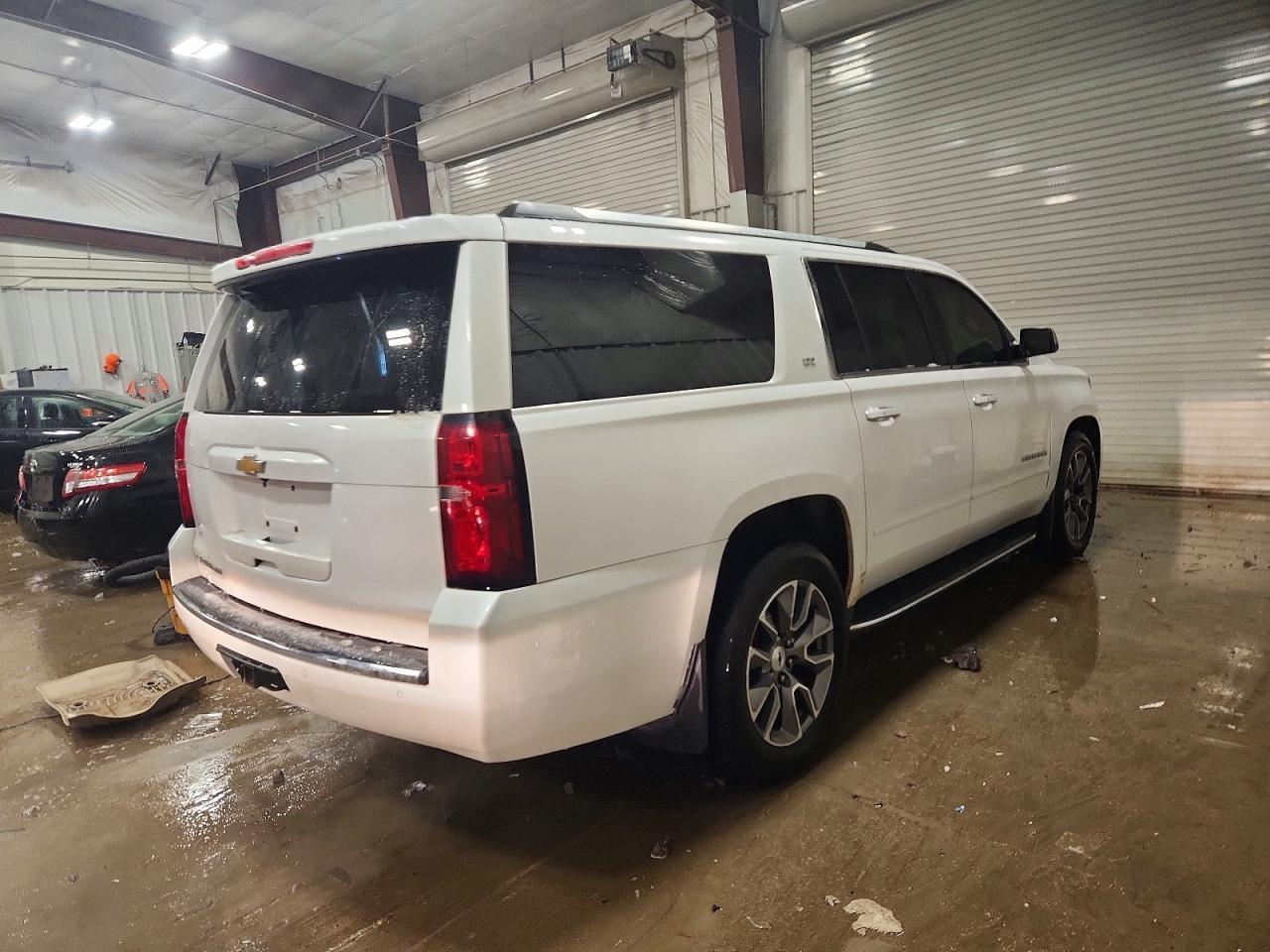 2016 CHEVROLET Suburban