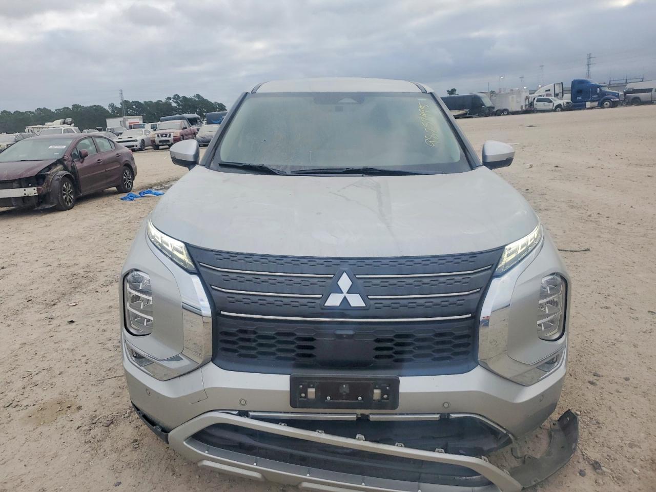 2024 MITSUBISHI outlander