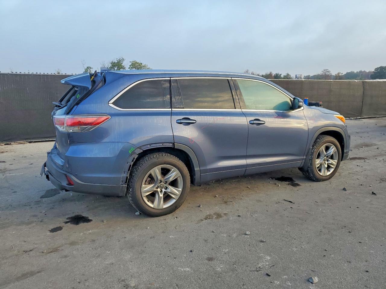 2016 TOYOTA HIGHLANDER