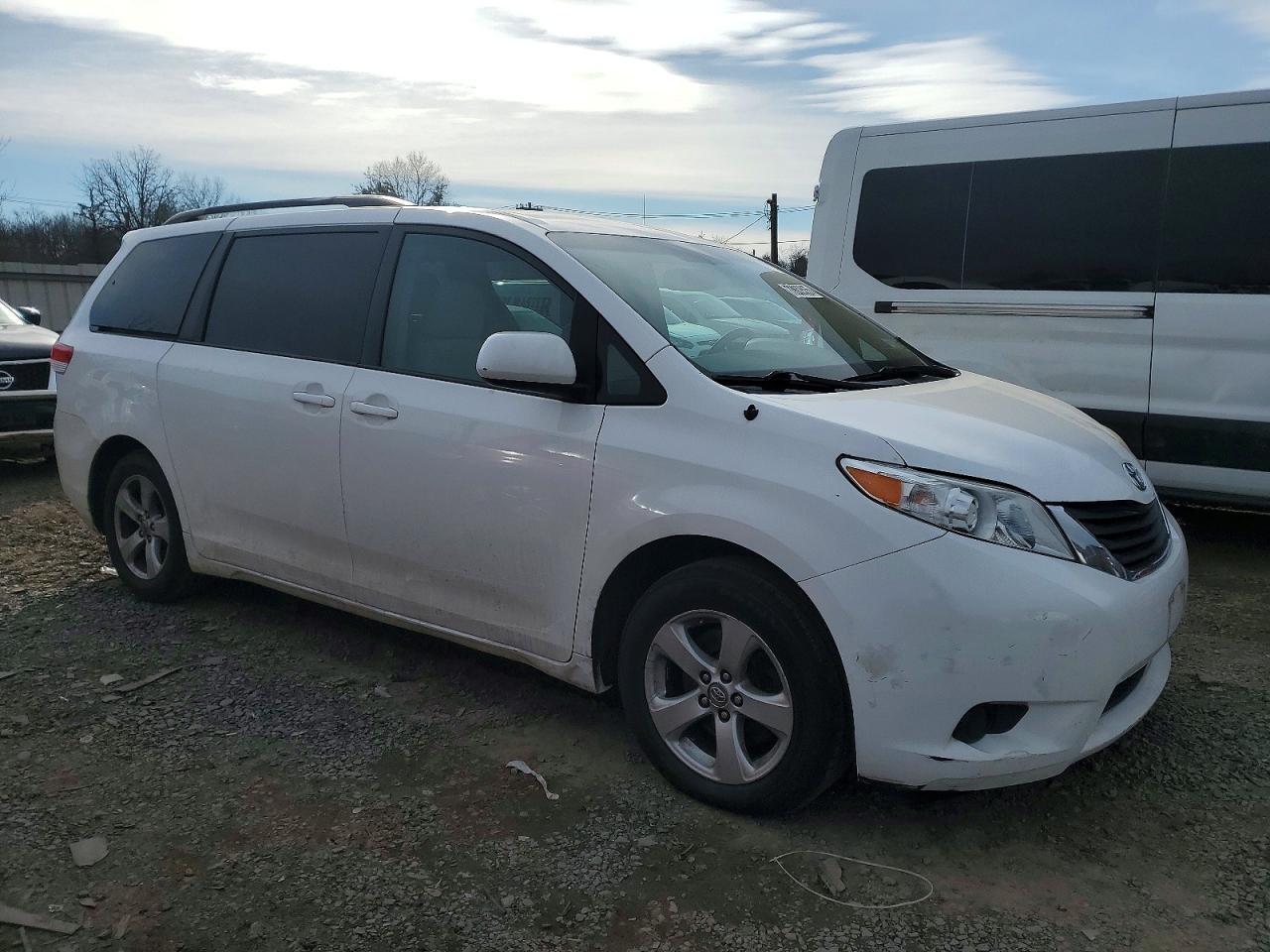 2013 TOYOTA SIENNA