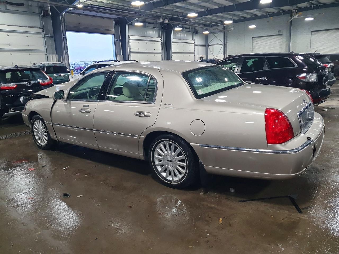 2003 LINCOLN Town Car