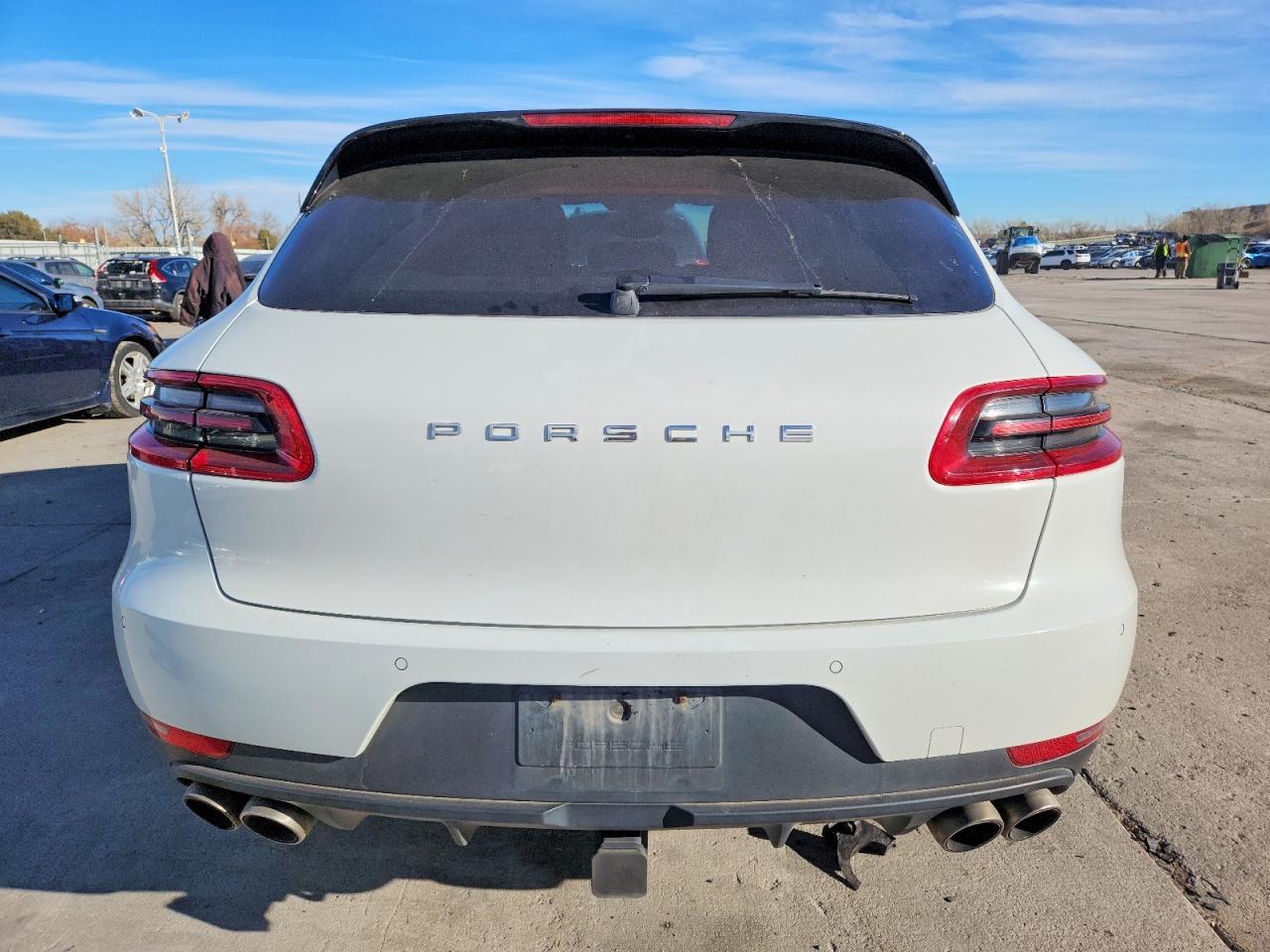 2015 PORSCHE Macan