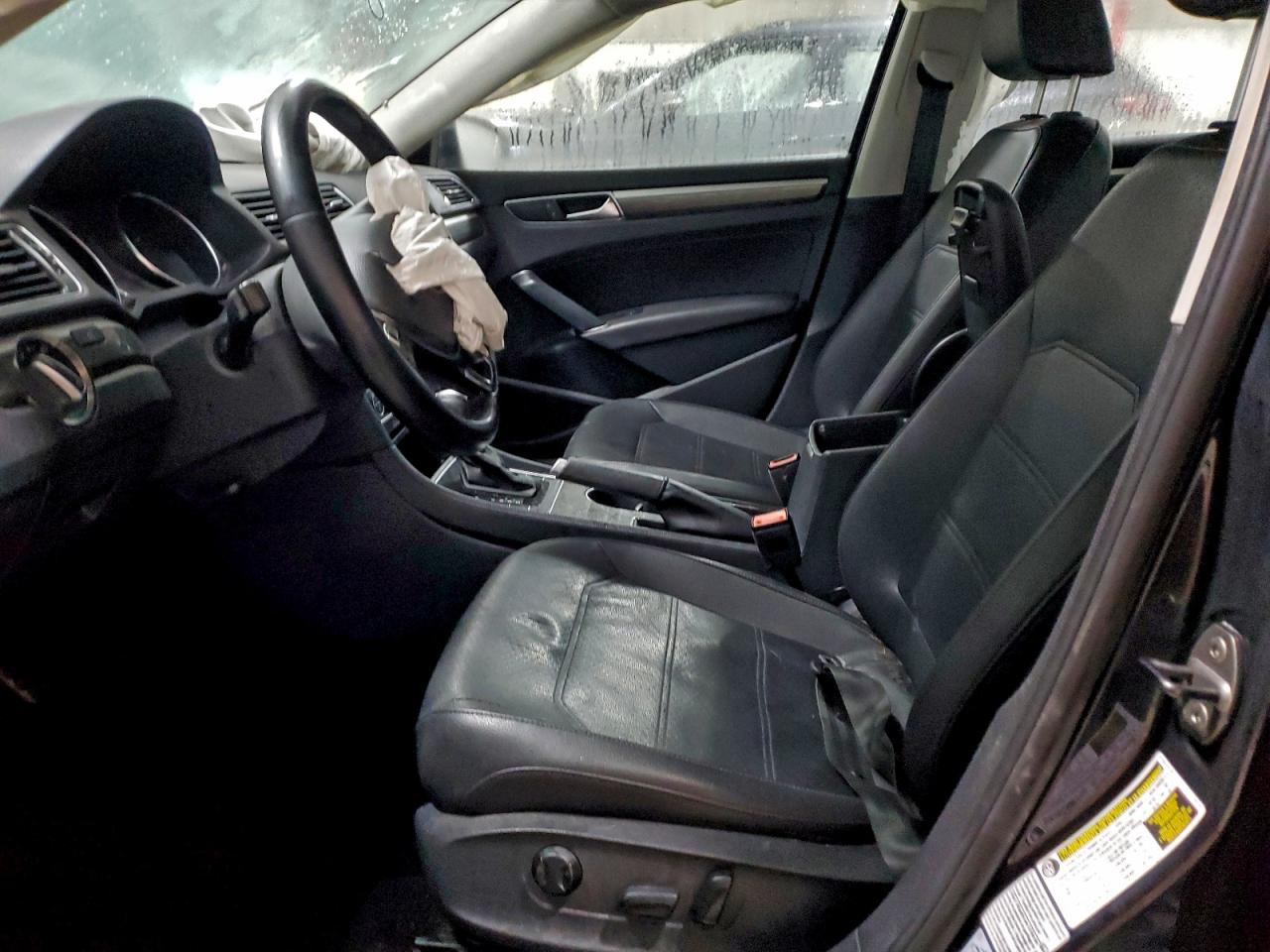 2017 VOLKSWAGEN Passat