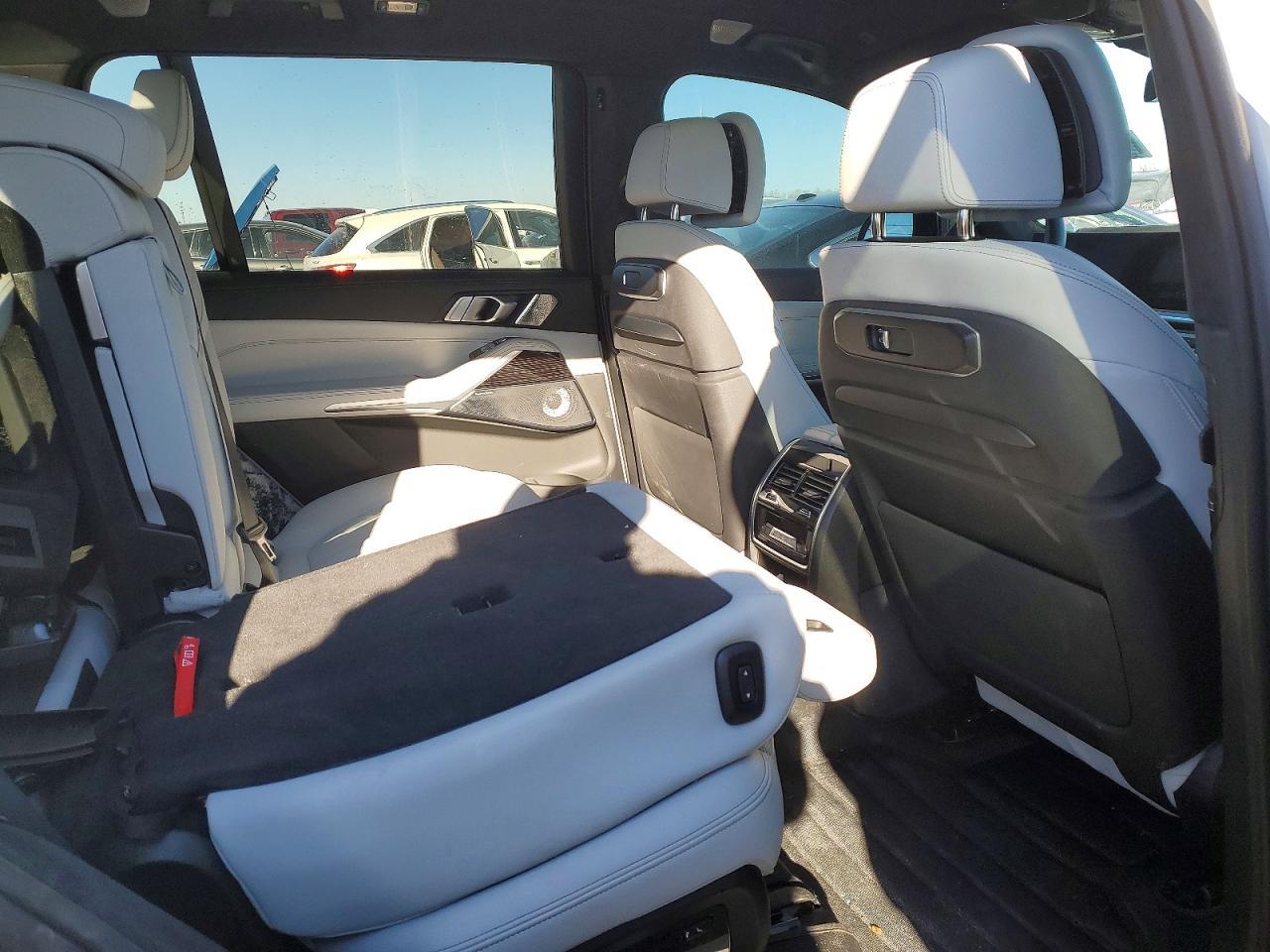 2025 BMW X7
