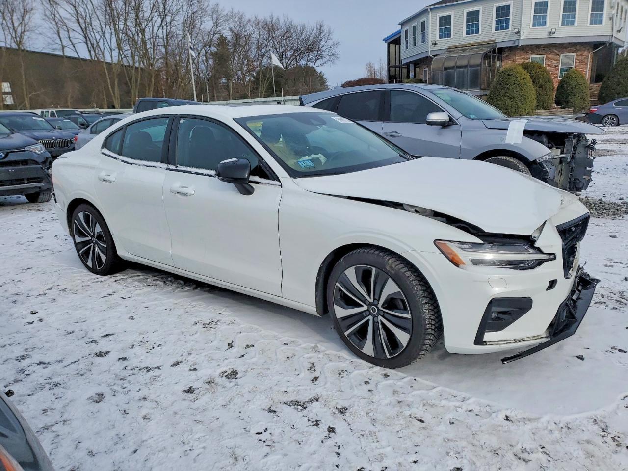 2022 VOLVO S60