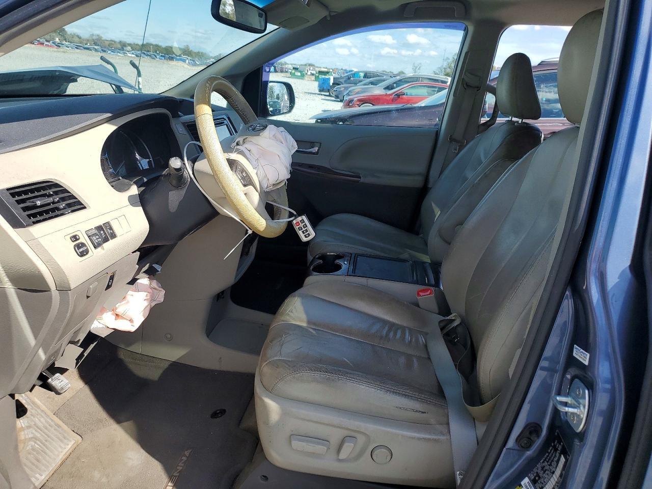 2014 TOYOTA SIENNA