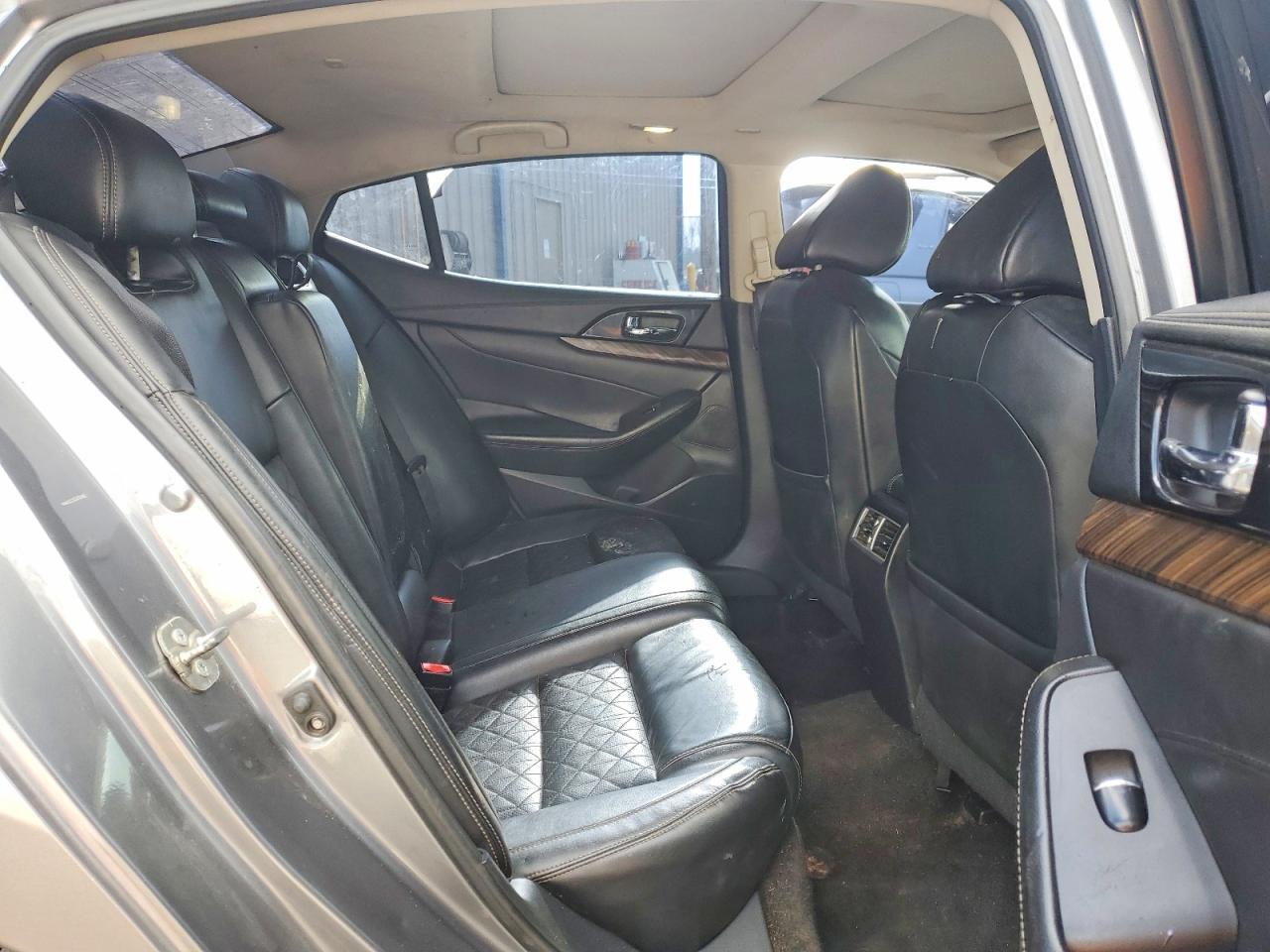 2017 NISSAN Maxima