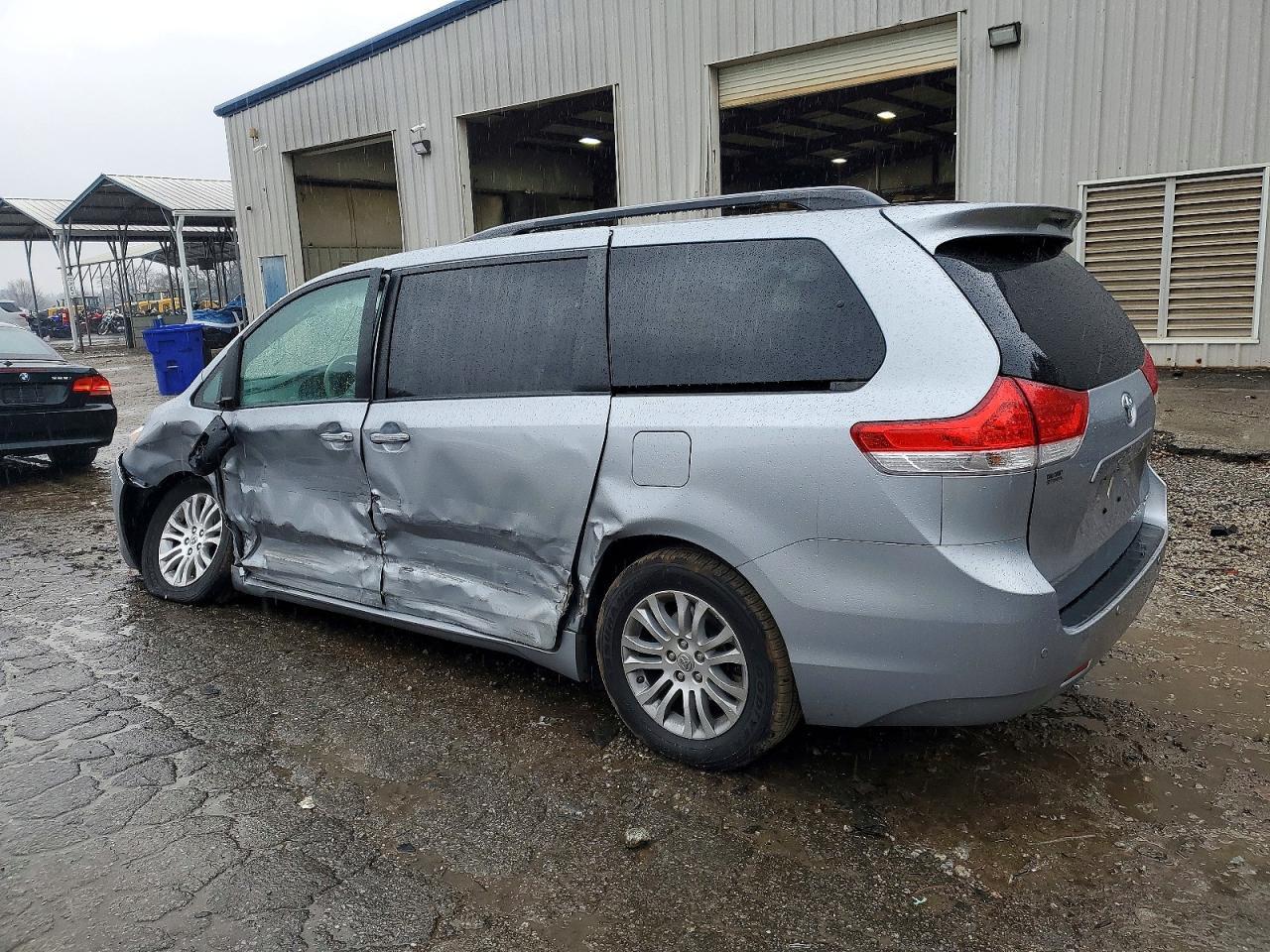 2014 TOYOTA SIENNA