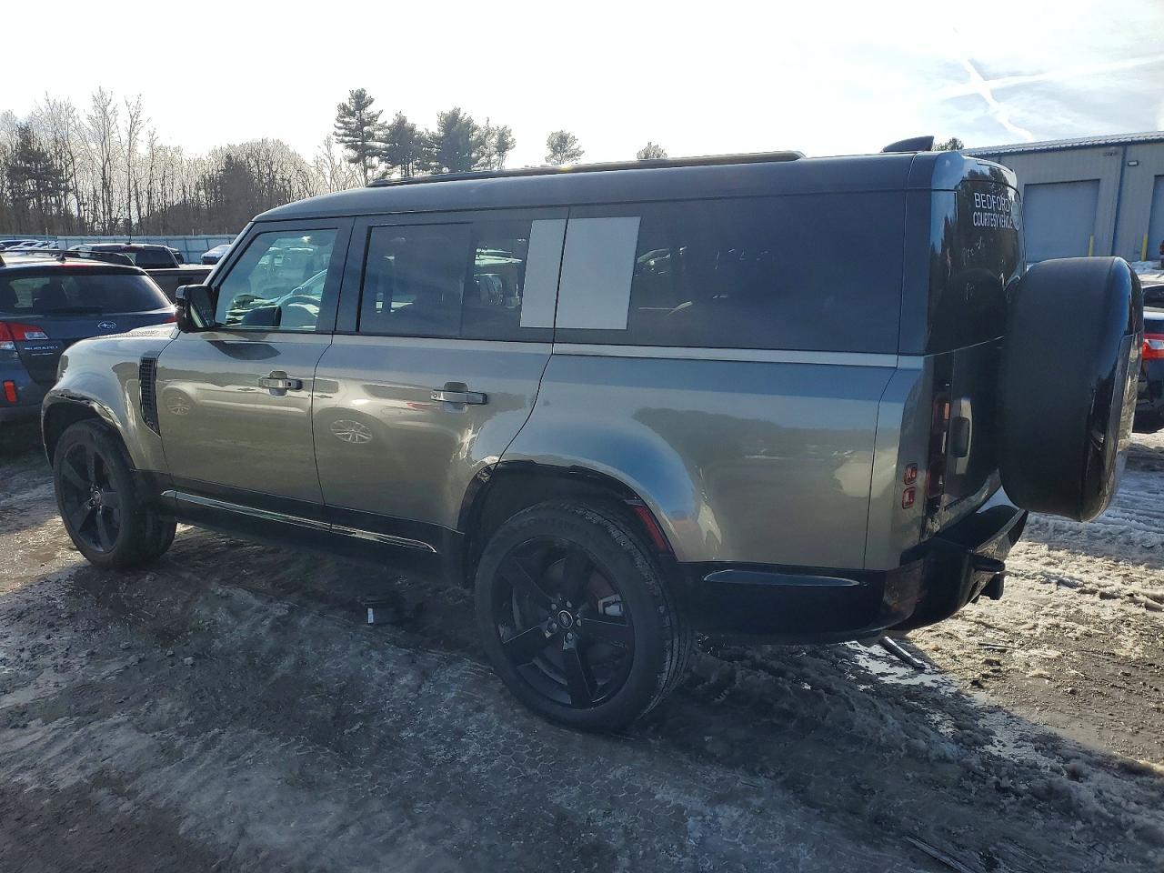 2025 LAND ROVER Defender