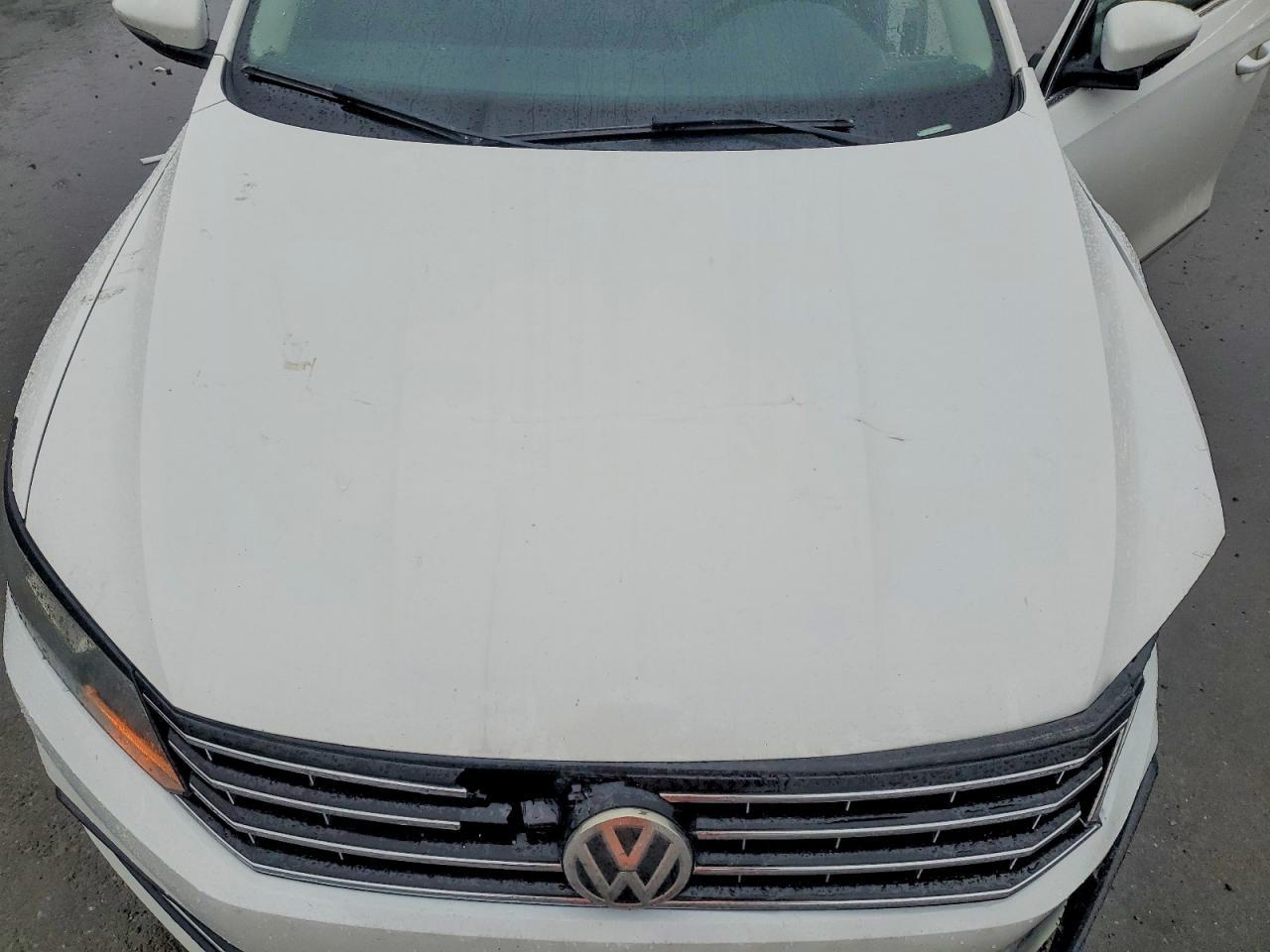 2017 VOLKSWAGEN Passat
