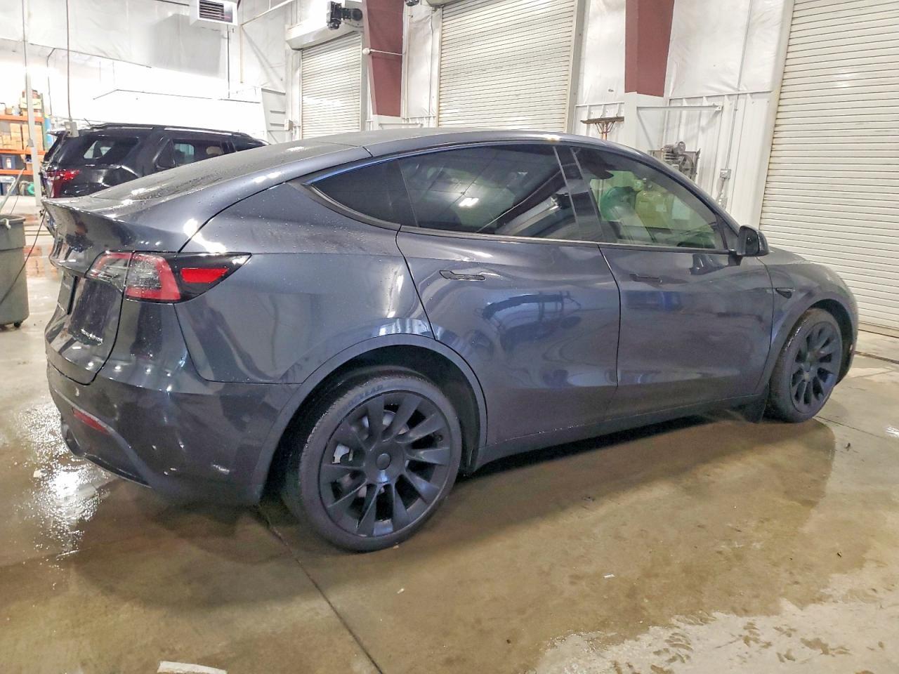 2025 TESLA MODEL Y