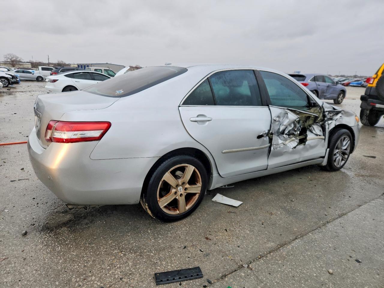2010 TOYOTA CAMRY