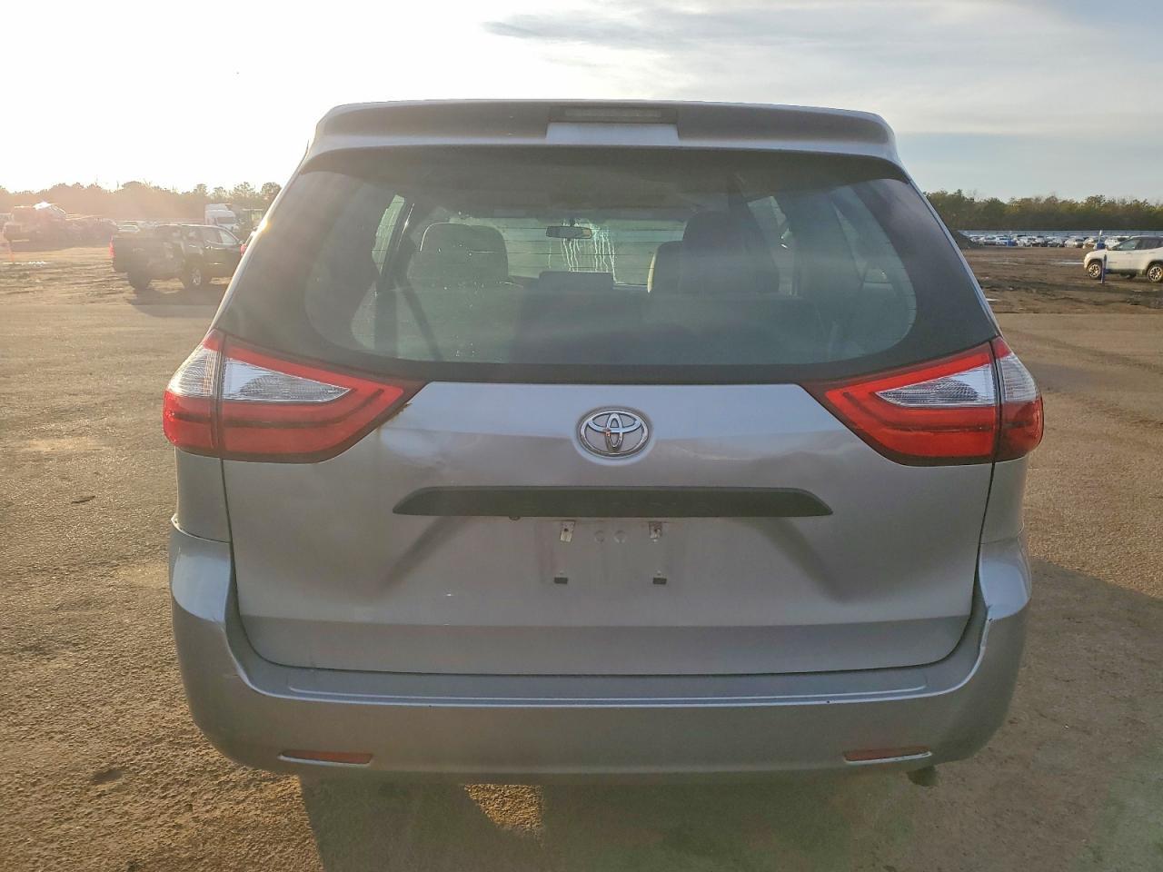 2015 TOYOTA SIENNA