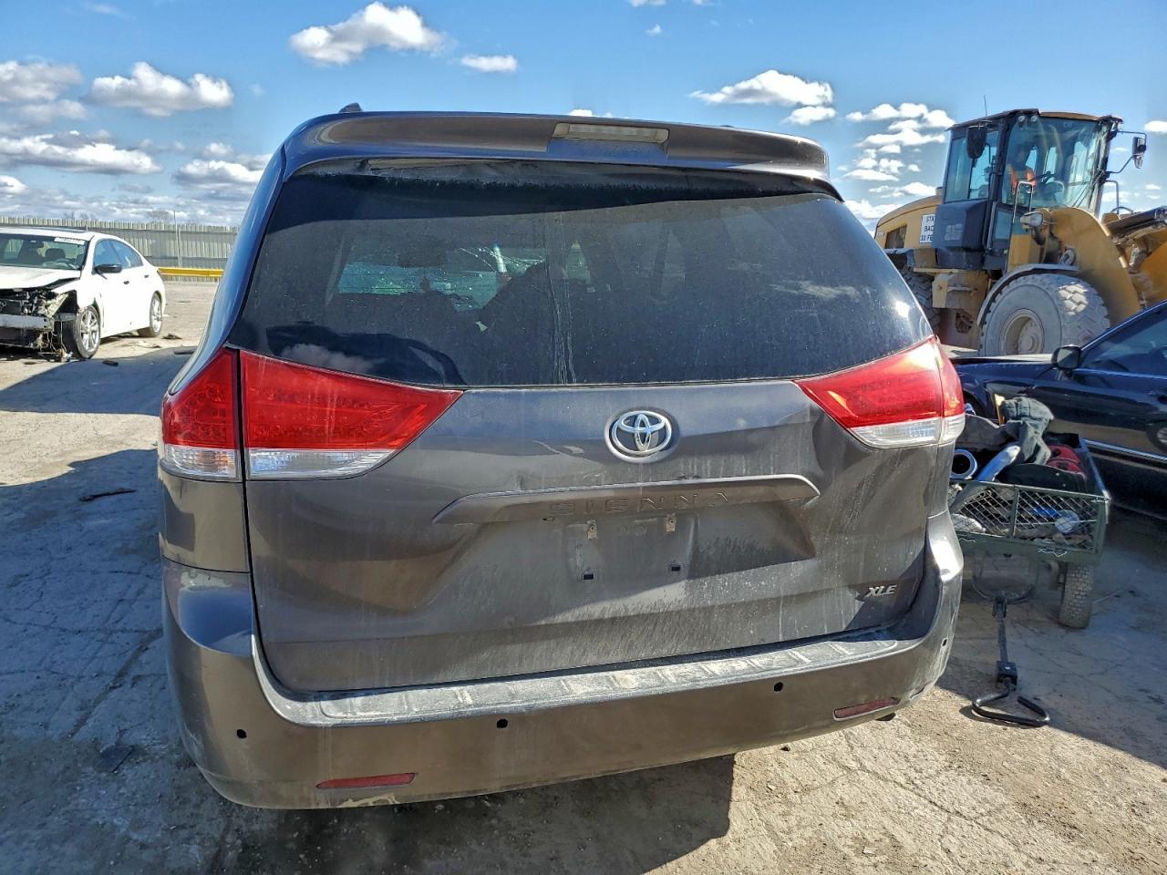 2014 TOYOTA SIENNA