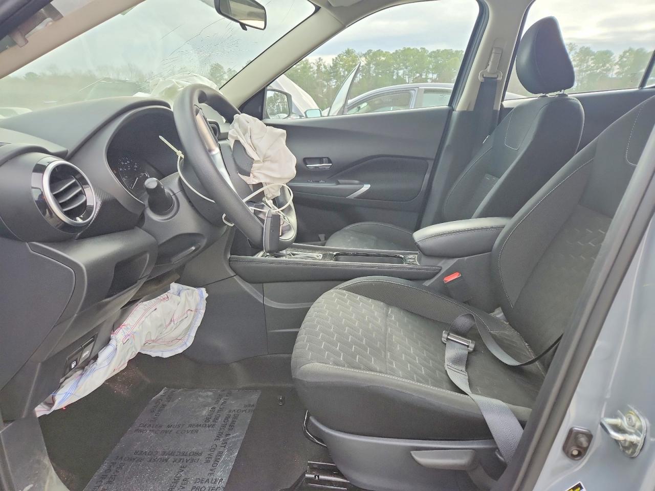 2024 NISSAN KICKS