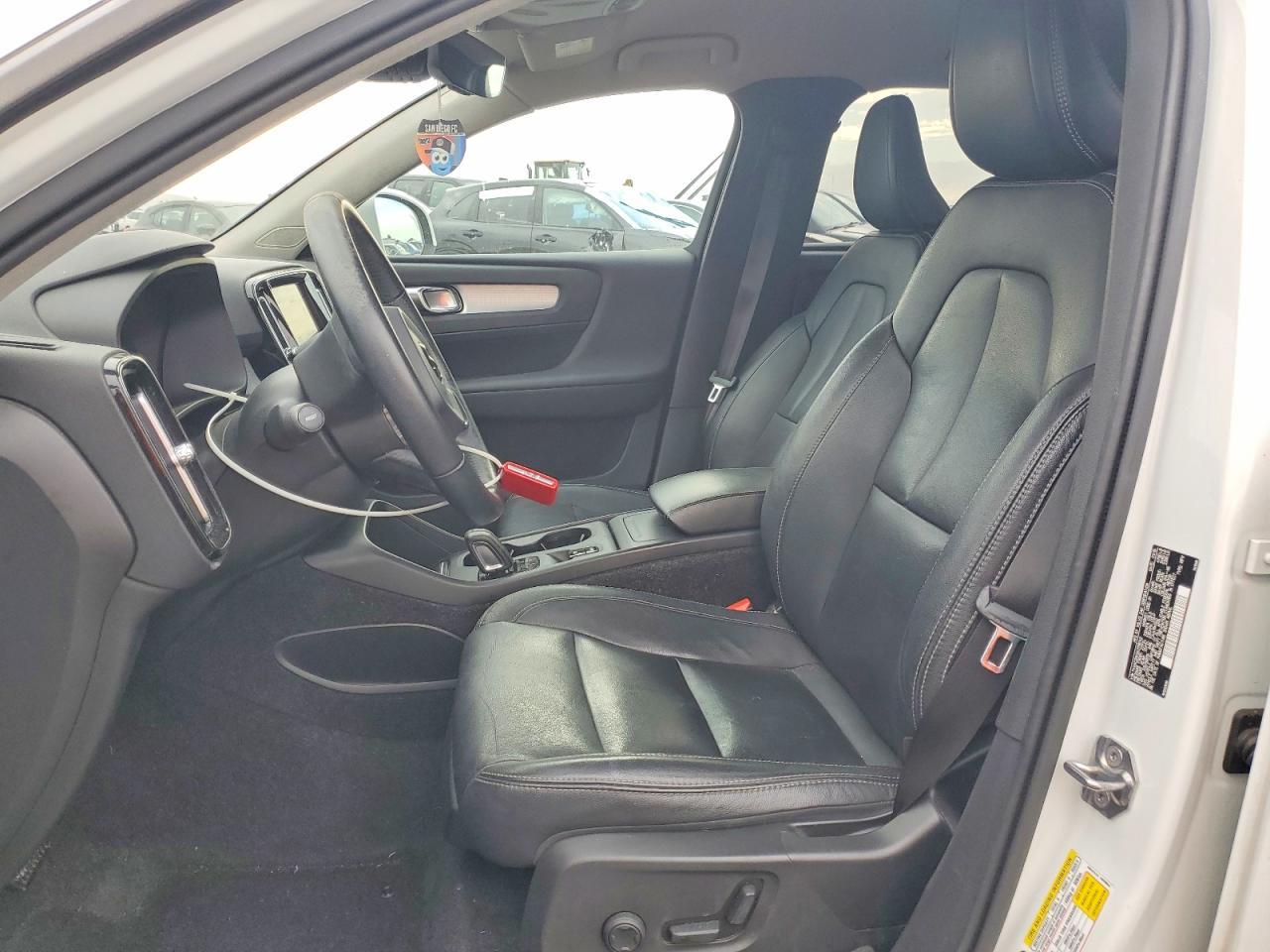 2019 VOLVO XC40