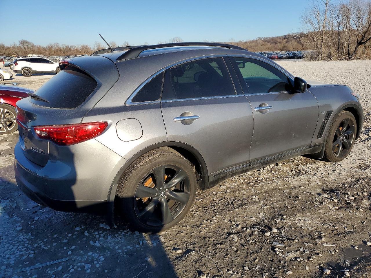 2016 INFINITI QX70