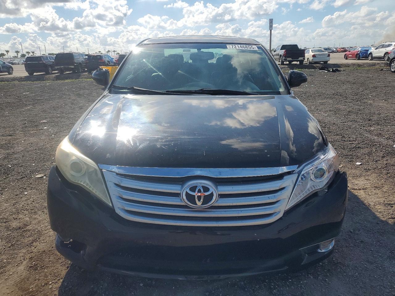 2011 TOYOTA Avalon