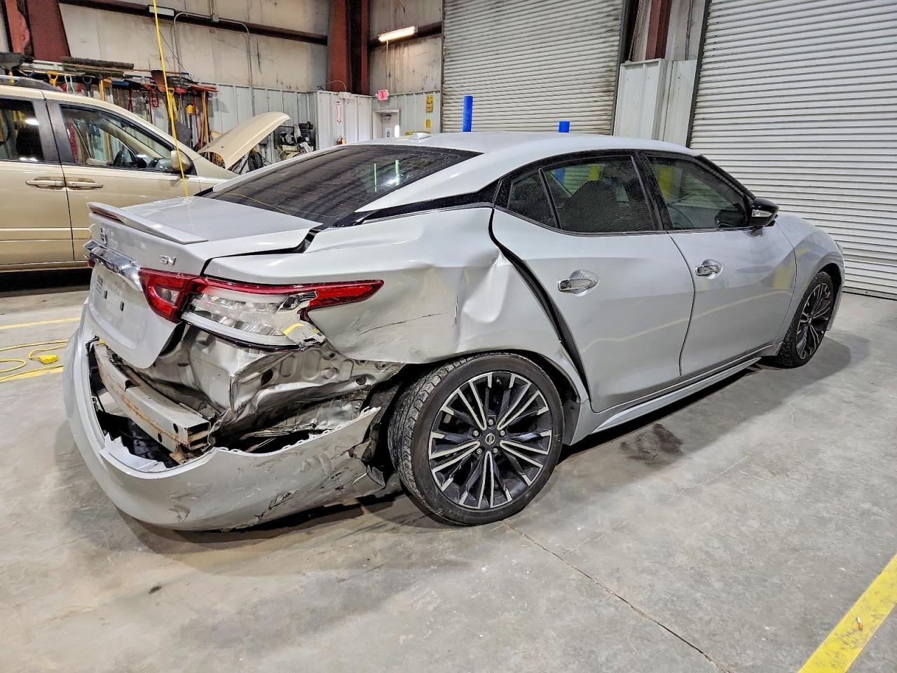 2017 NISSAN Maxima