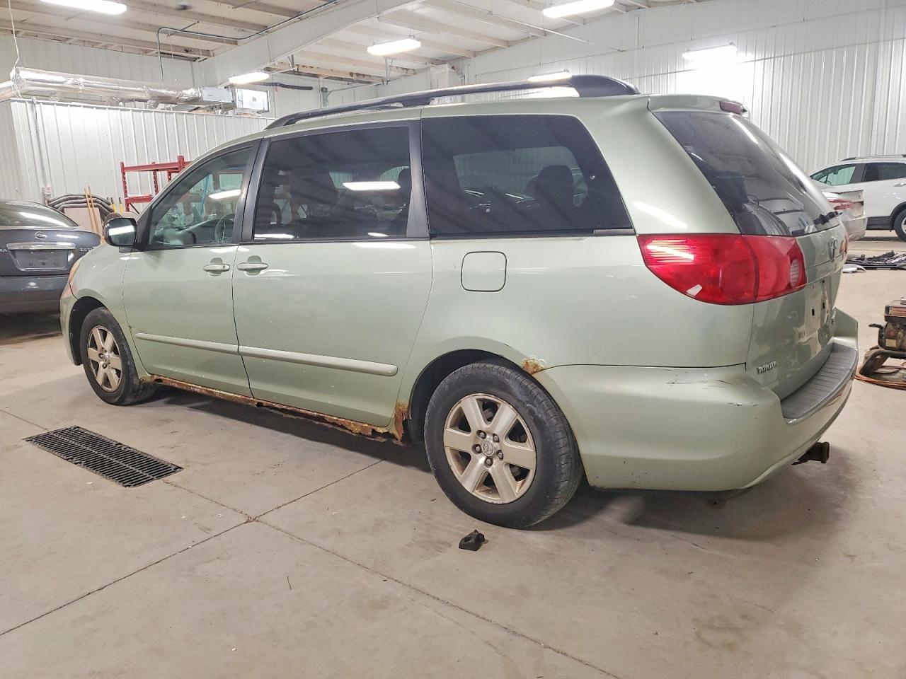2009 TOYOTA SIENNA