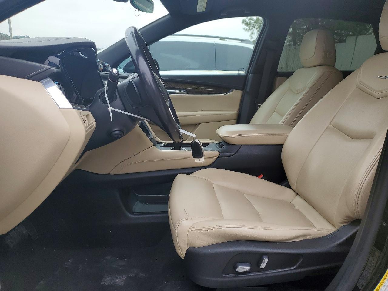 2017 CADILLAC XT5