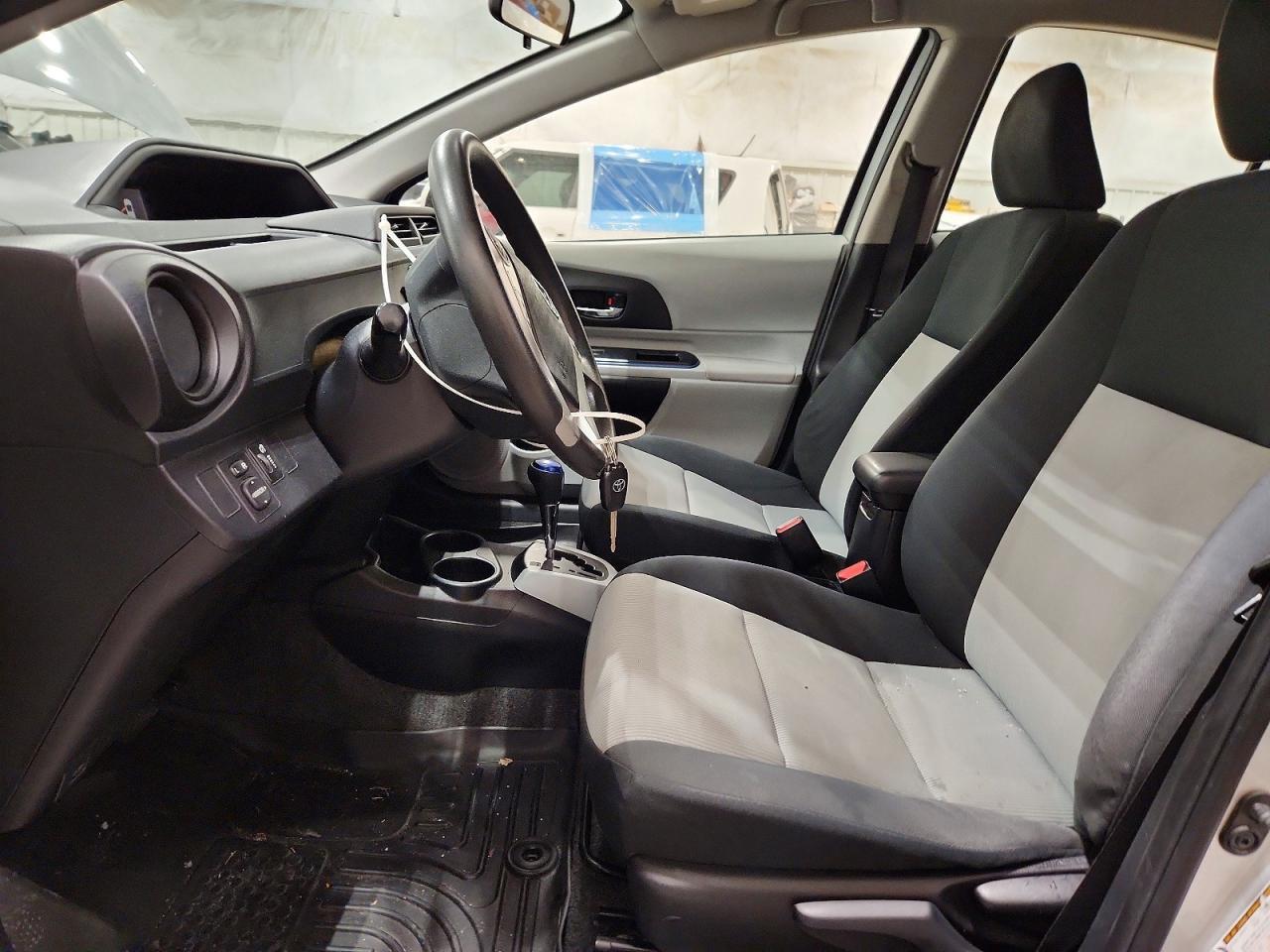 2013 TOYOTA Prius c