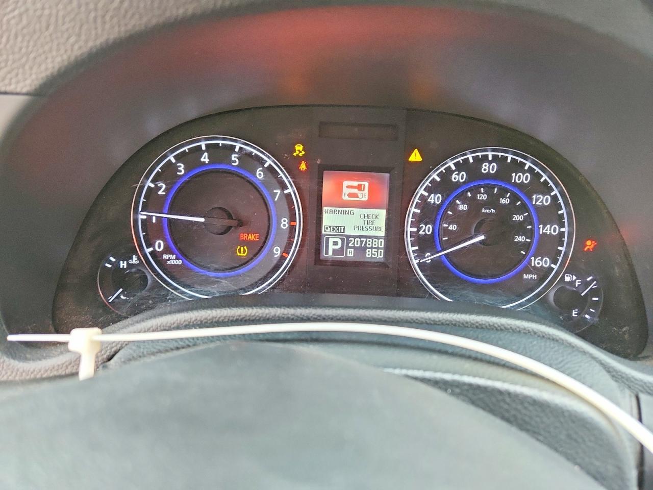 2011 INFINITI G37