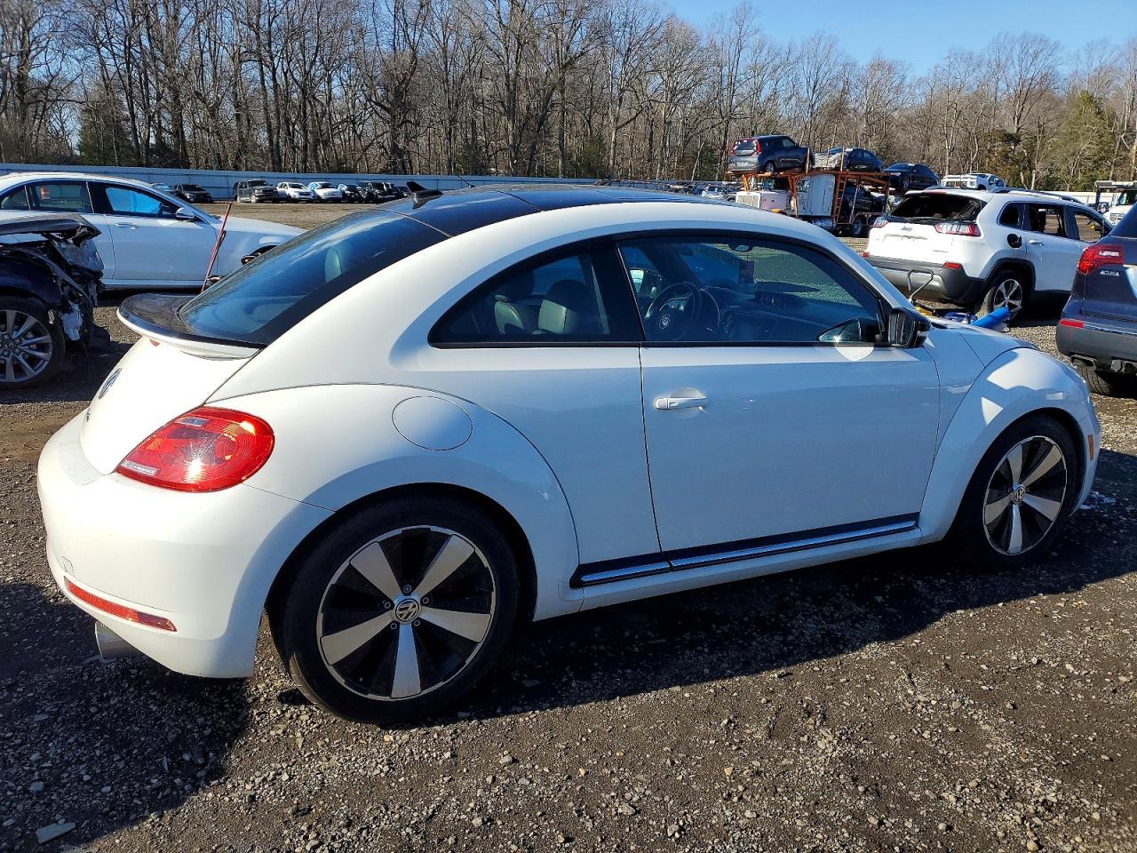 2013 VOLKSWAGEN Beetle