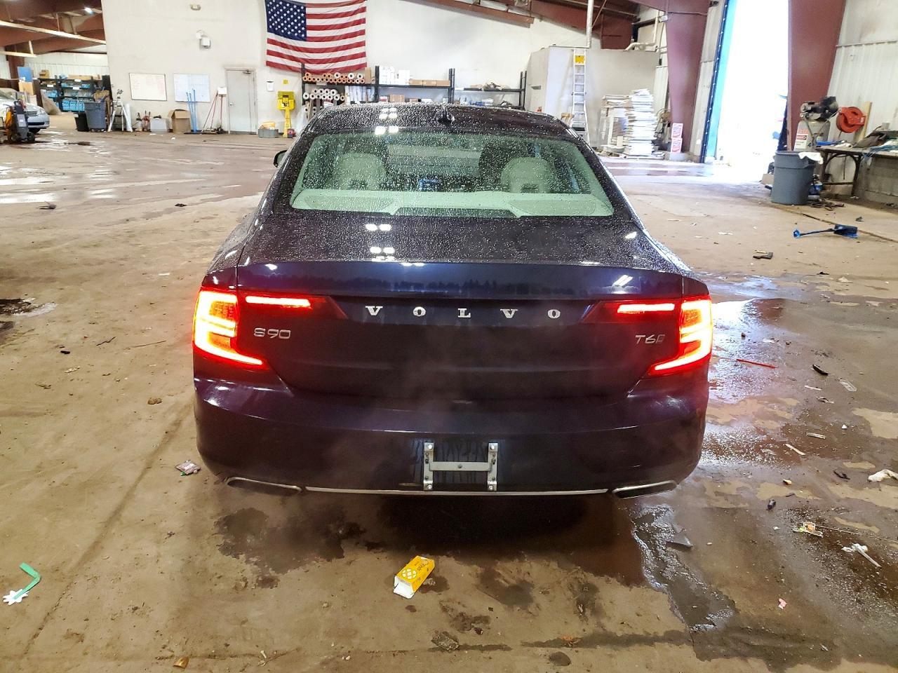 2017 VOLVO S90