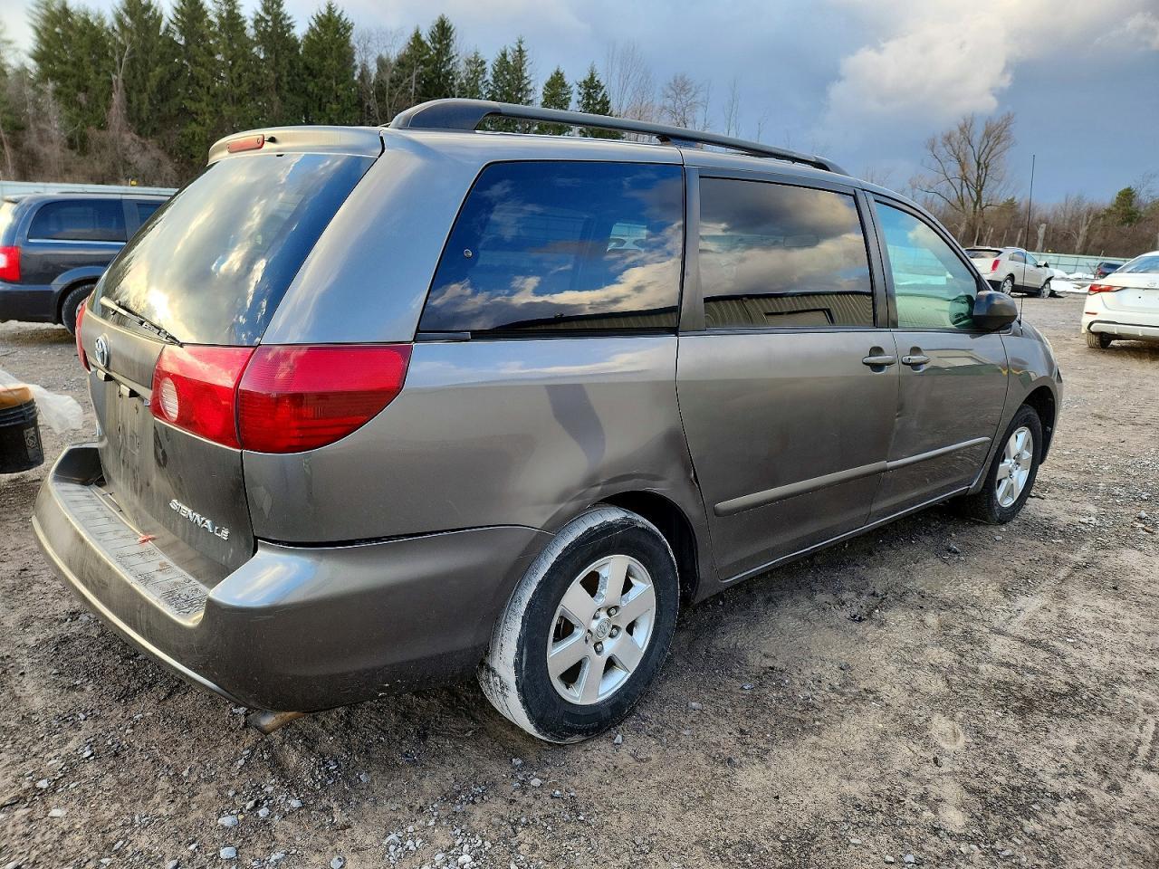 2005 TOYOTA SIENNA