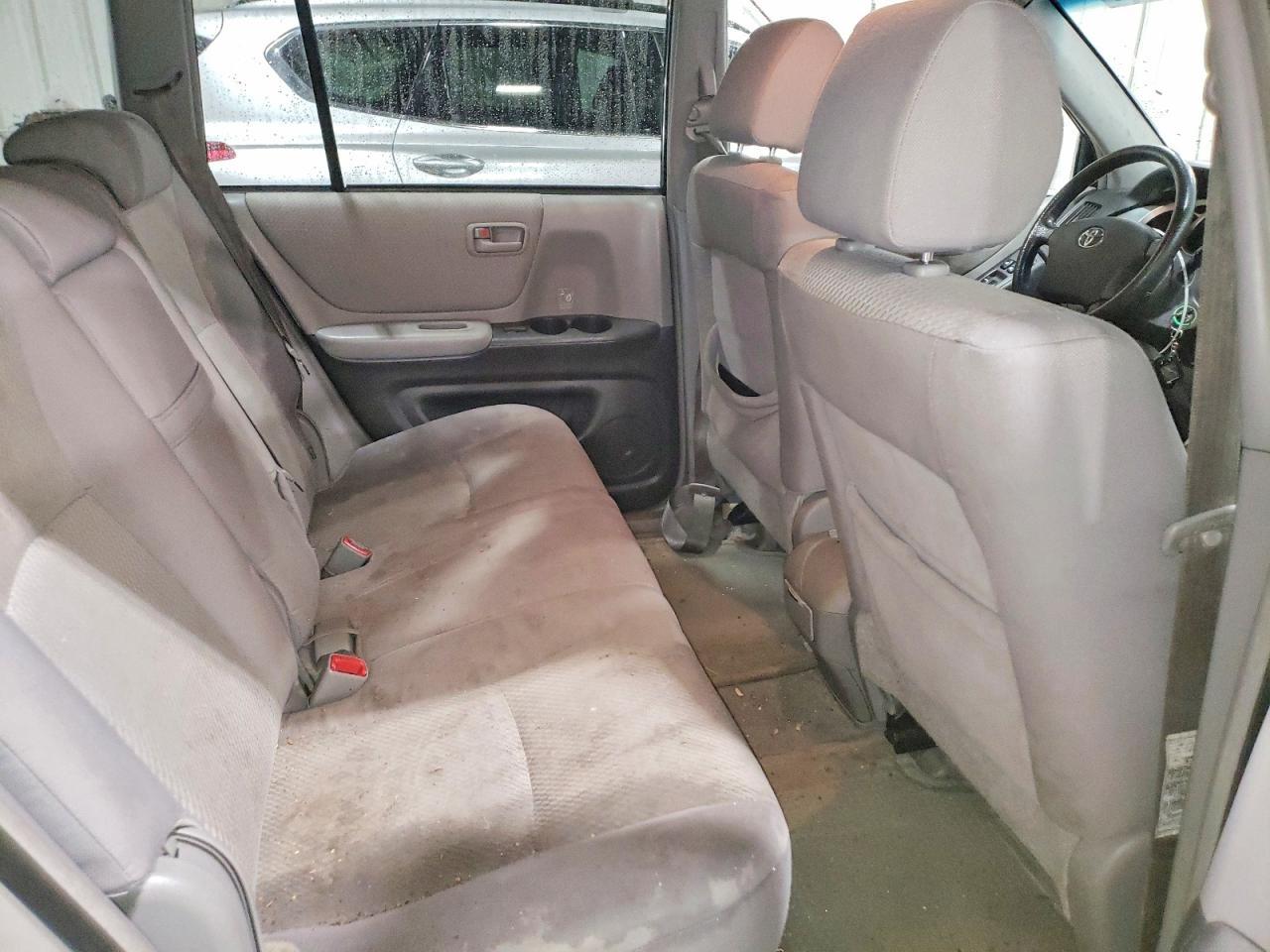 2004 TOYOTA HIGHLANDER