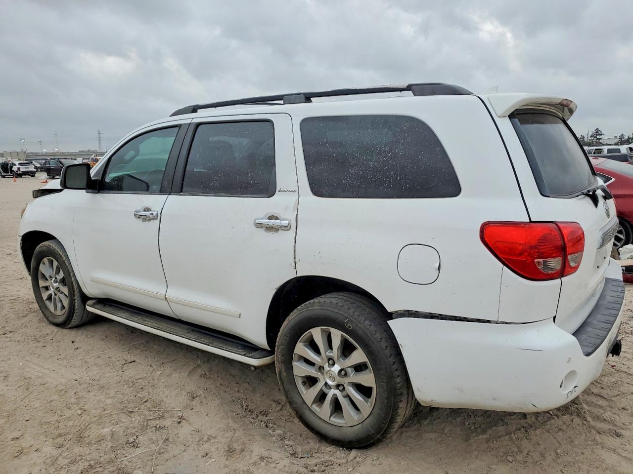 2013 TOYOTA Sequoia