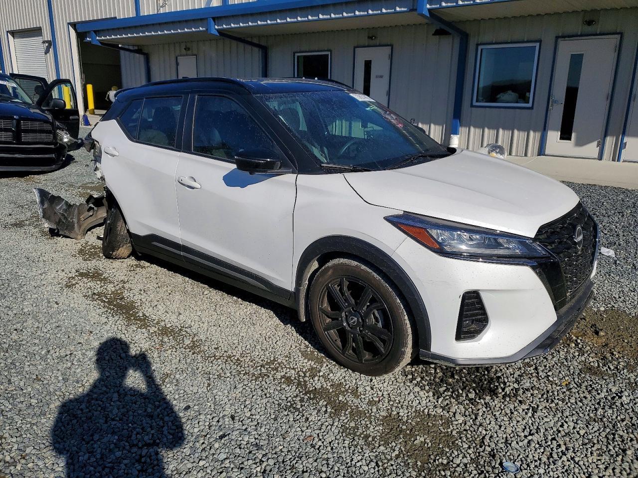 2023 NISSAN KICKS