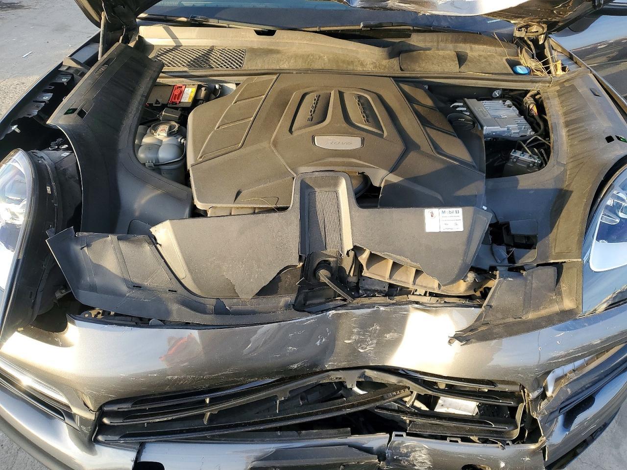 2021 PORSCHE CAYENNE