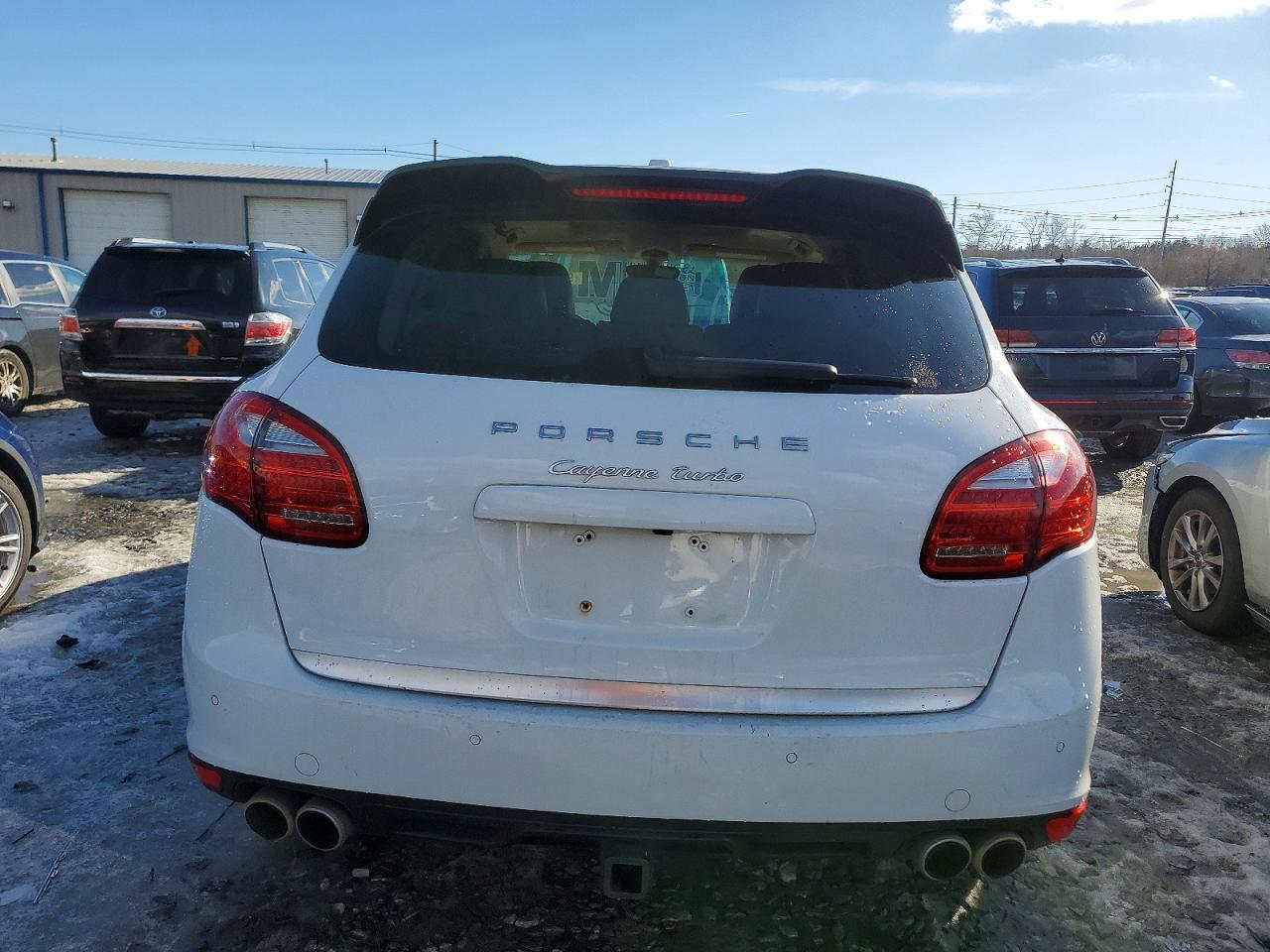 2014 PORSCHE CAYENNE