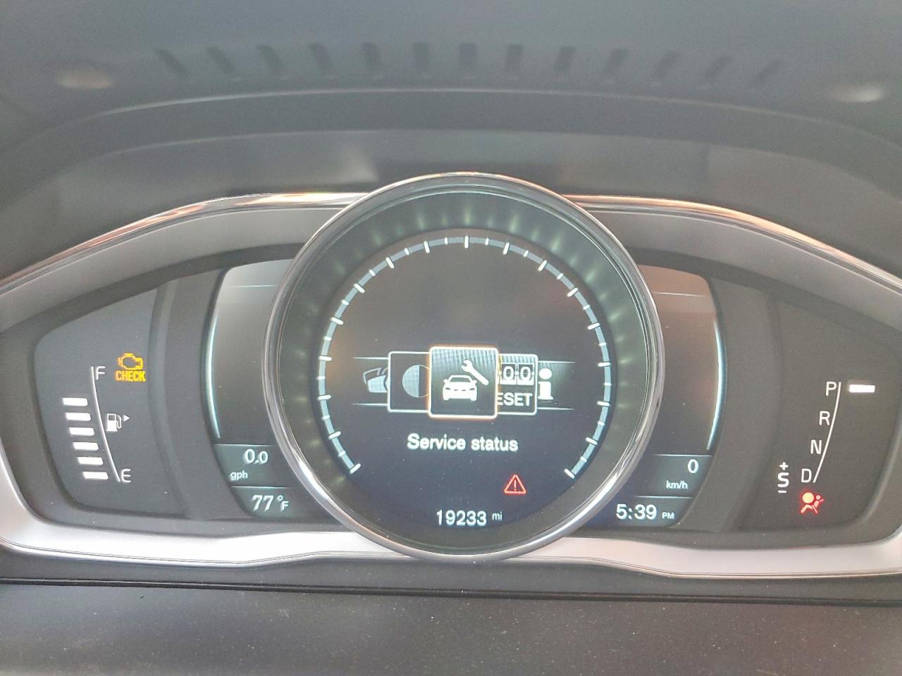2015 VOLVO XC60