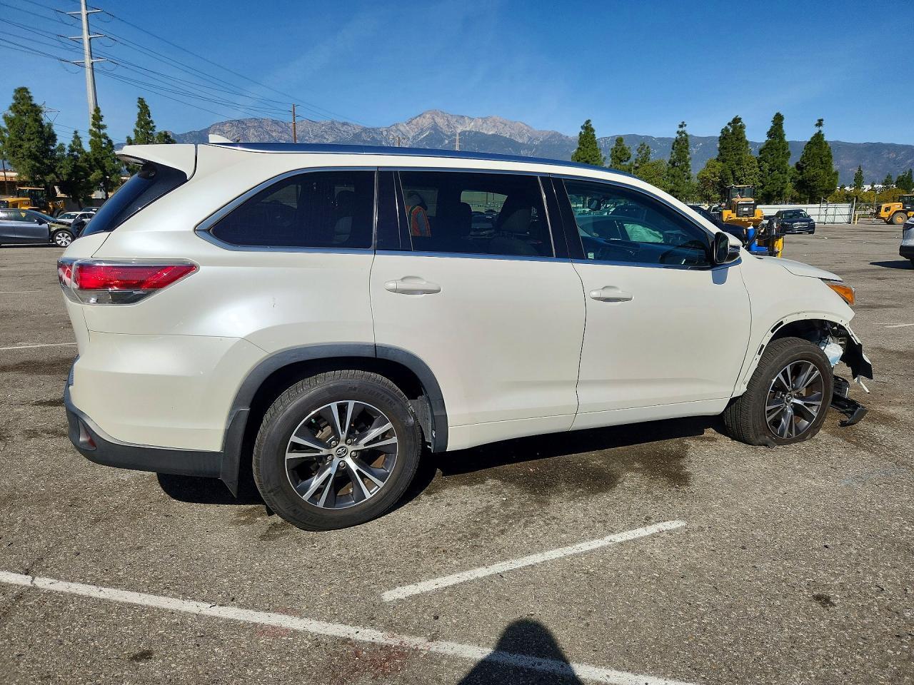 2016 TOYOTA HIGHLANDER