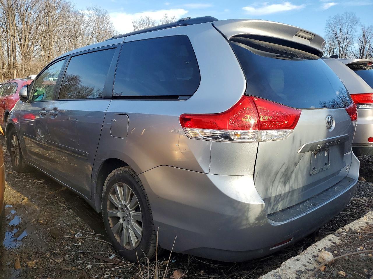 2014 TOYOTA SIENNA