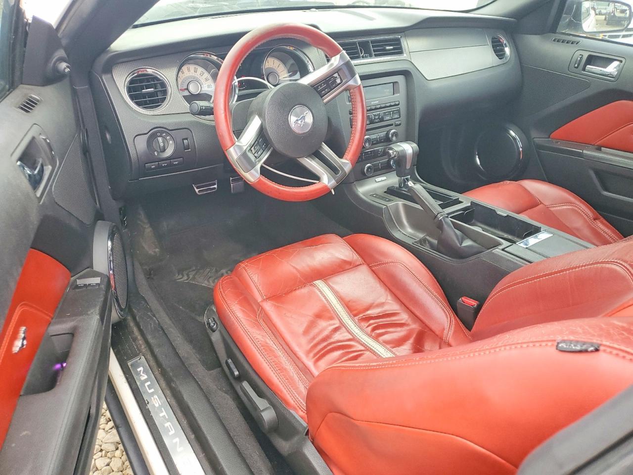 2011 FORD MUSTANG
