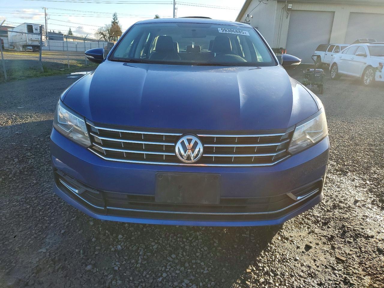 2016 VOLKSWAGEN Passat