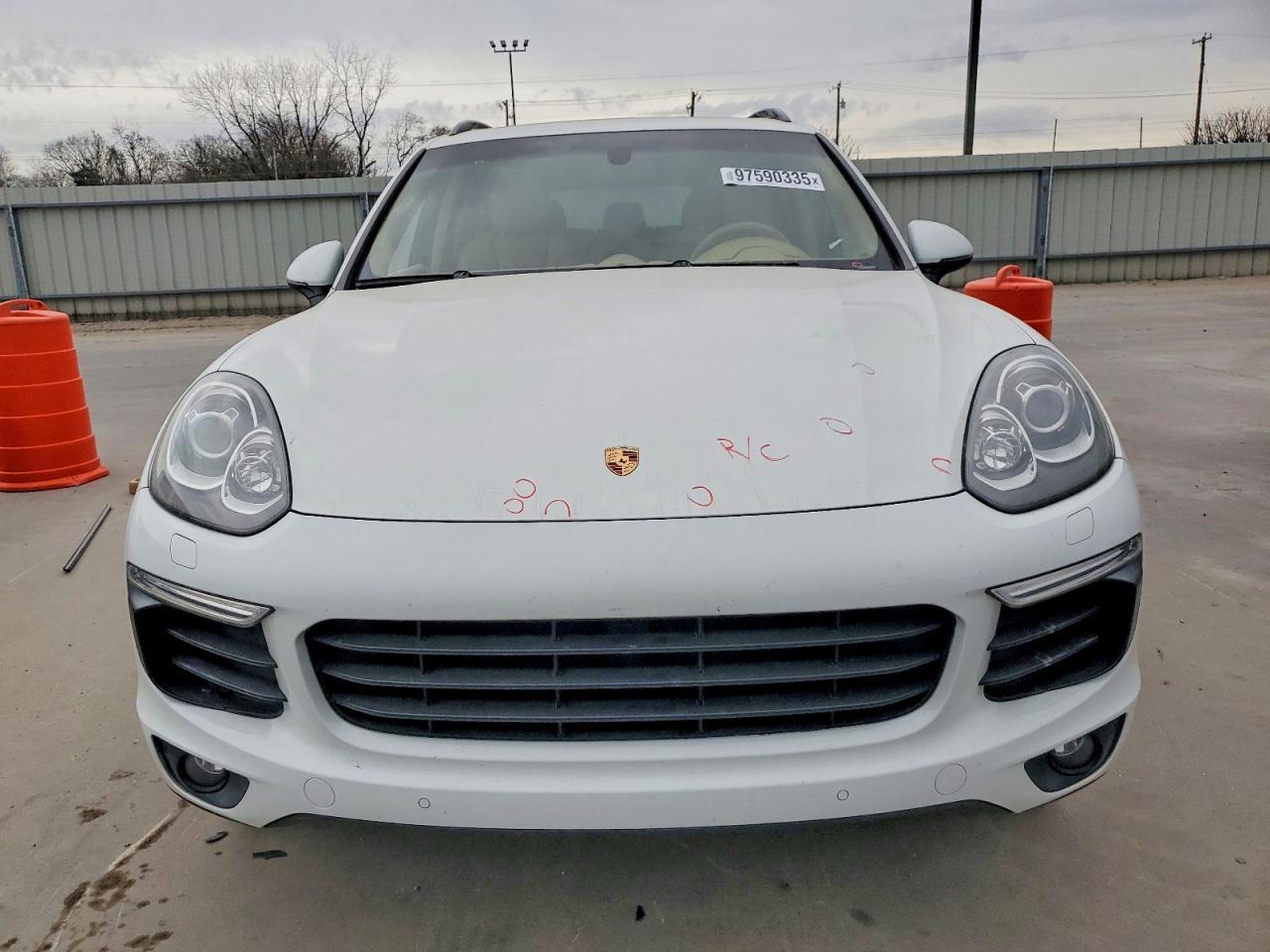 2017 PORSCHE CAYENNE