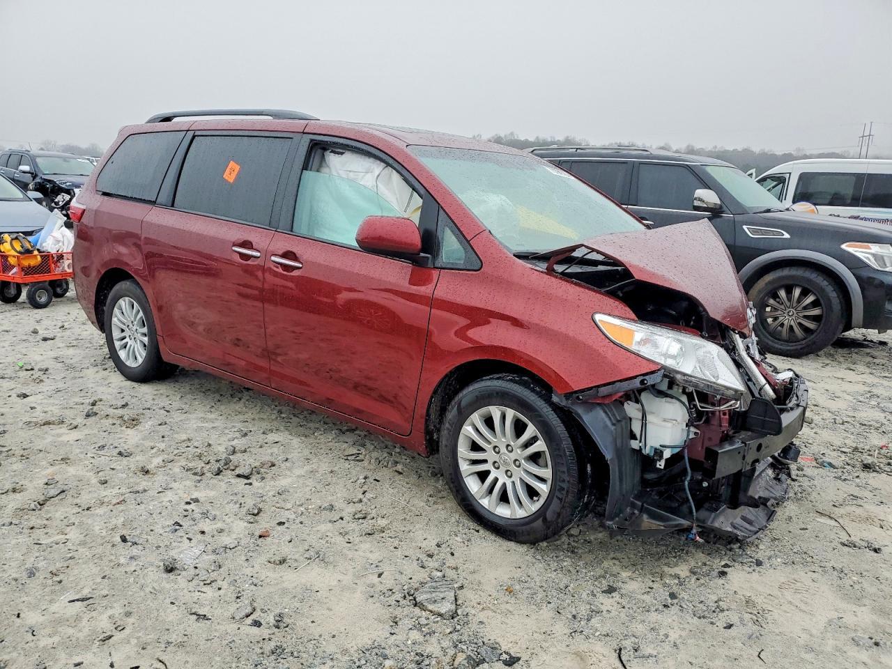 2017 TOYOTA SIENNA